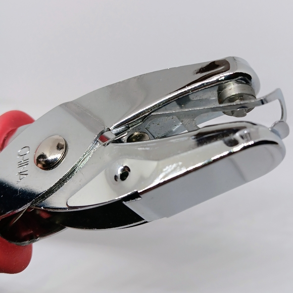 💥FISKARS Comfort Grip Hole Puncher for Scrapbooking | Shaped Hole Punches x3 - Picture 5 of 13